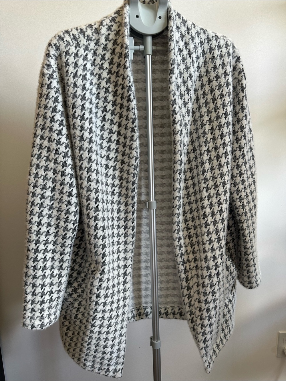 Reitmans Black & Cream Houndstooth Knit Cardigan with Metallic Detail